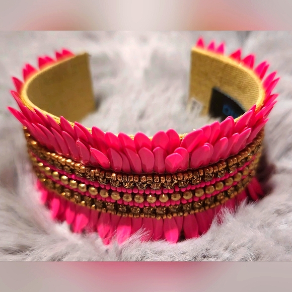 New unused beaded fuchsia bracelet cuff. - Picture 2 of 6